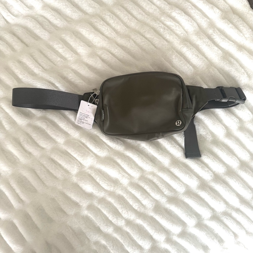 Lululemon athletica Olive Green Bag - Picture 2 of 12